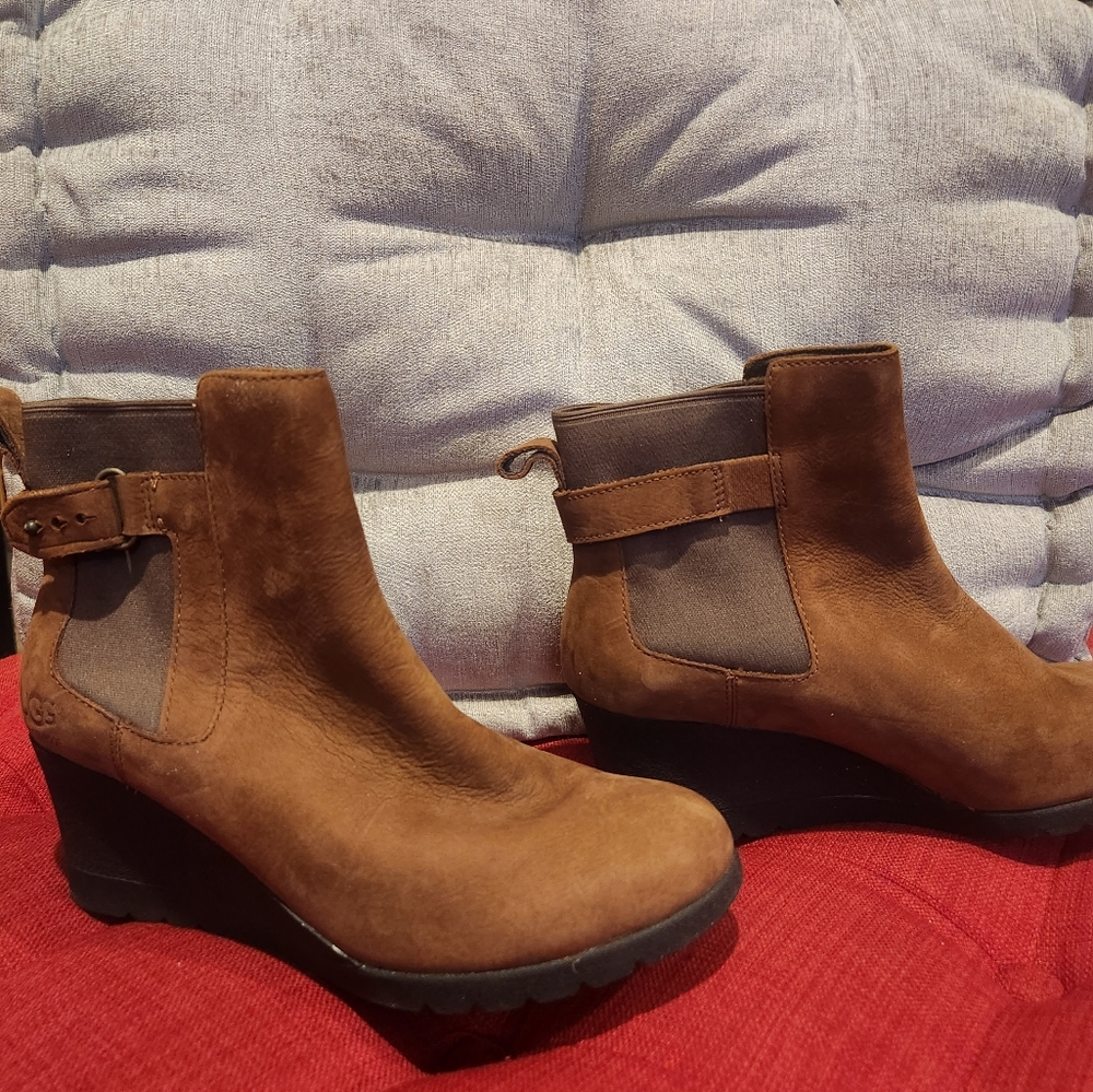 KICKY!!😏 UGG boots size 7.5